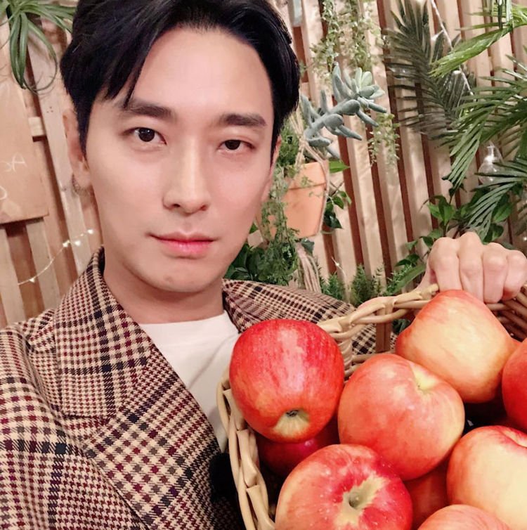 型男是什么意思!今晚打丧尸打到古代逆袭攻略! 与神同行帅气型男朱智勋担大旗出演《李尸朝鲜》