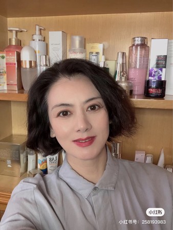肤况好到不科学！53岁美女阿姨给女孩的“洗脸忠告”